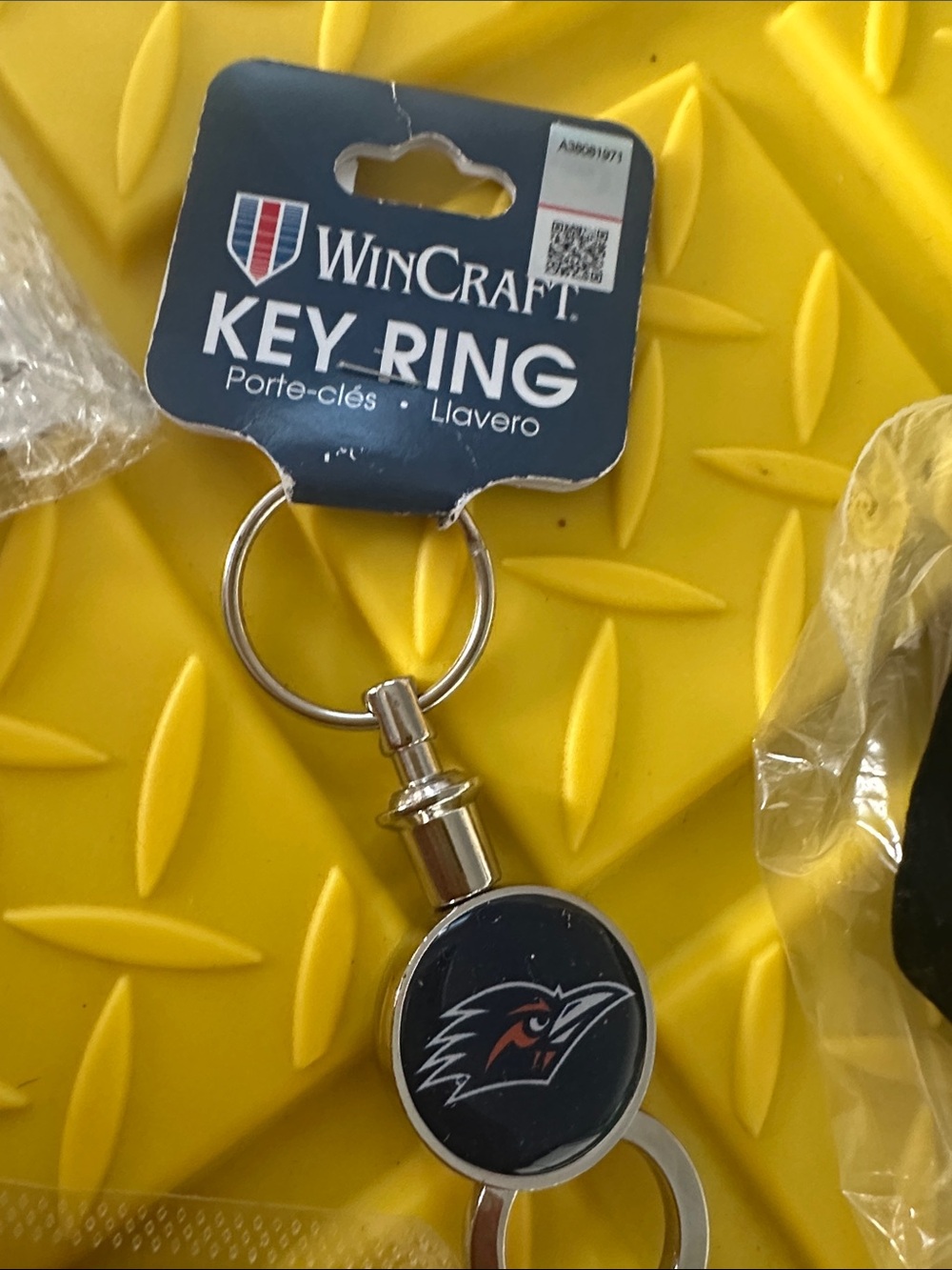 Assorted  Keychains - 7 total - Picture 6 of 7